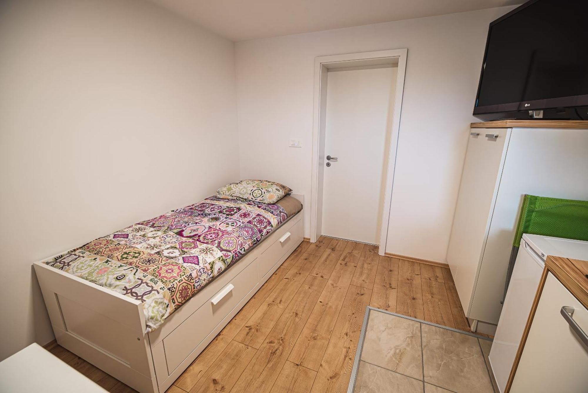 Apartments Rozalija Preddvor Room photo